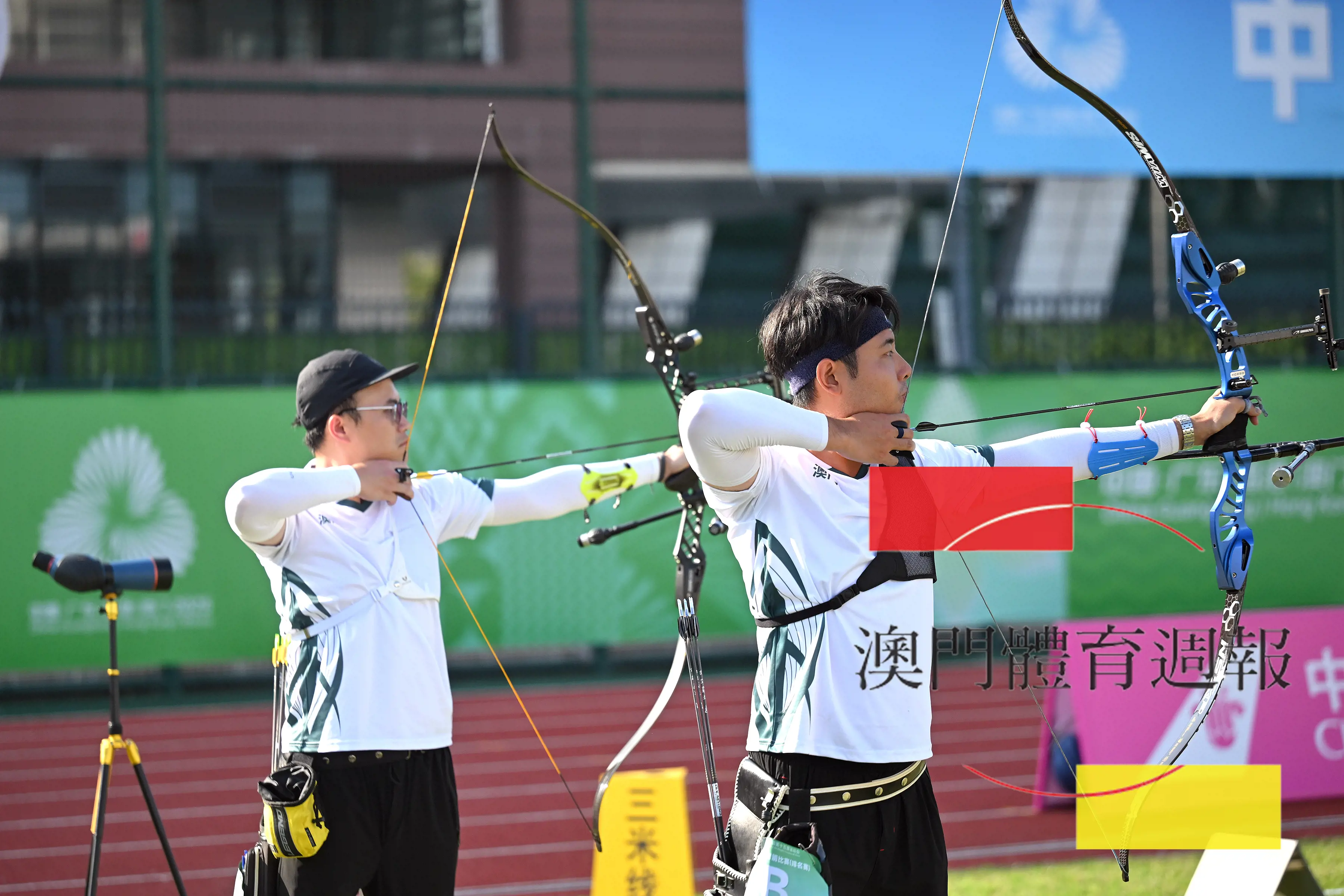 射箭隊胡文瀚（WU MAN HON）(左)、黎城傑（LAI SENG KIT）專注目標.jpg